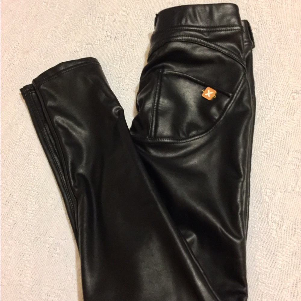 Freddy butt lift leggings